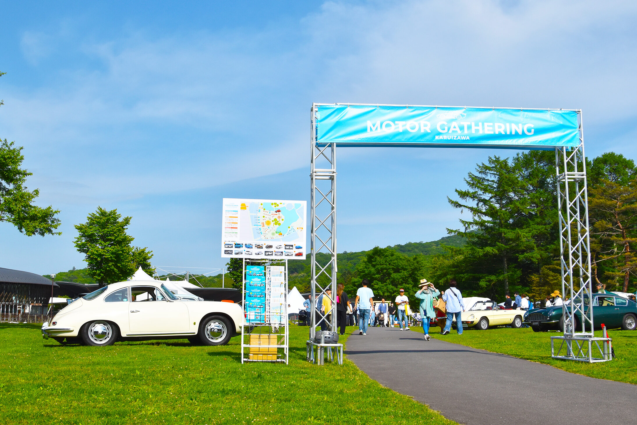 軽井沢プリンスショッピングプラザの芝生のひろばで開催された「軽井沢モーターギャザリング」