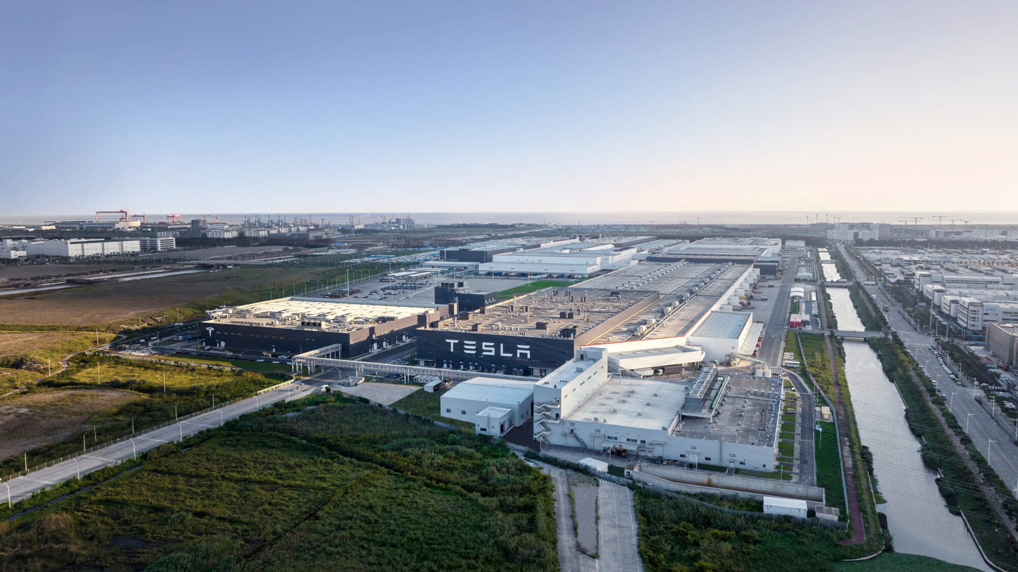 テスラのギガ上海工場で、電池組立ラインの従業員のレイオフがはじまりました（写真提供元：Tesla, Inc. ）