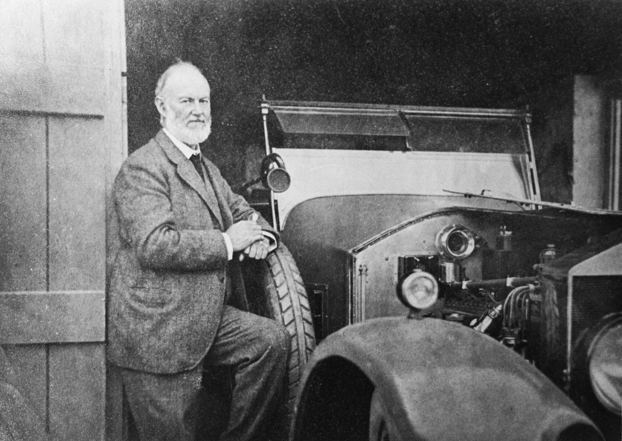 初期の実験的ロールス・ロイス・カー６EXと、ヘンリー・ロイス