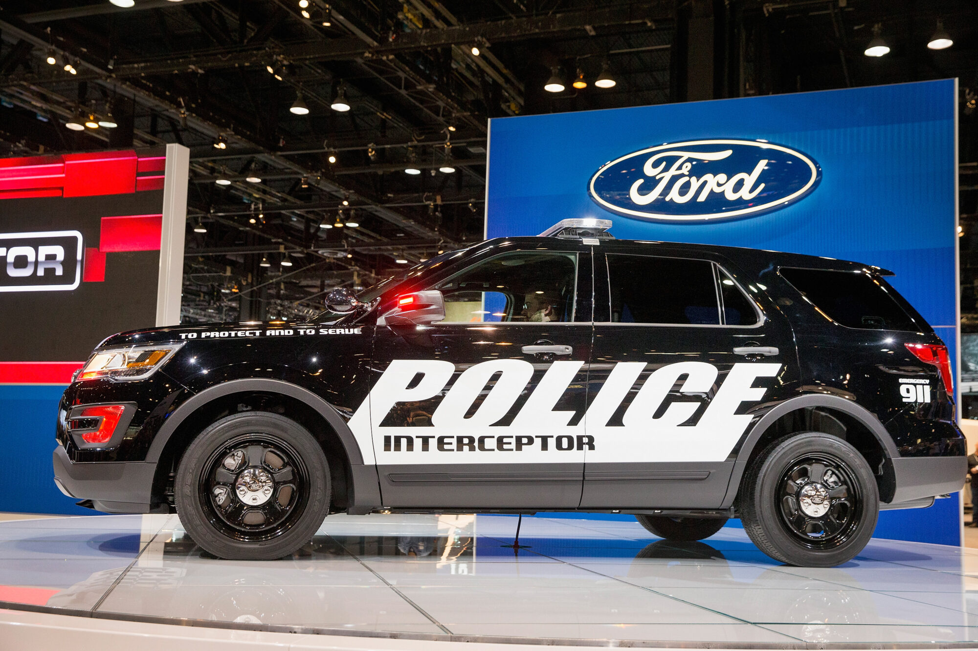 現在、全米で多く採用されているフォード・ポリス・インターセプター・ユーティリティ・ハイブリッドのパトカー(写真：Scott Olson/Getty Images）