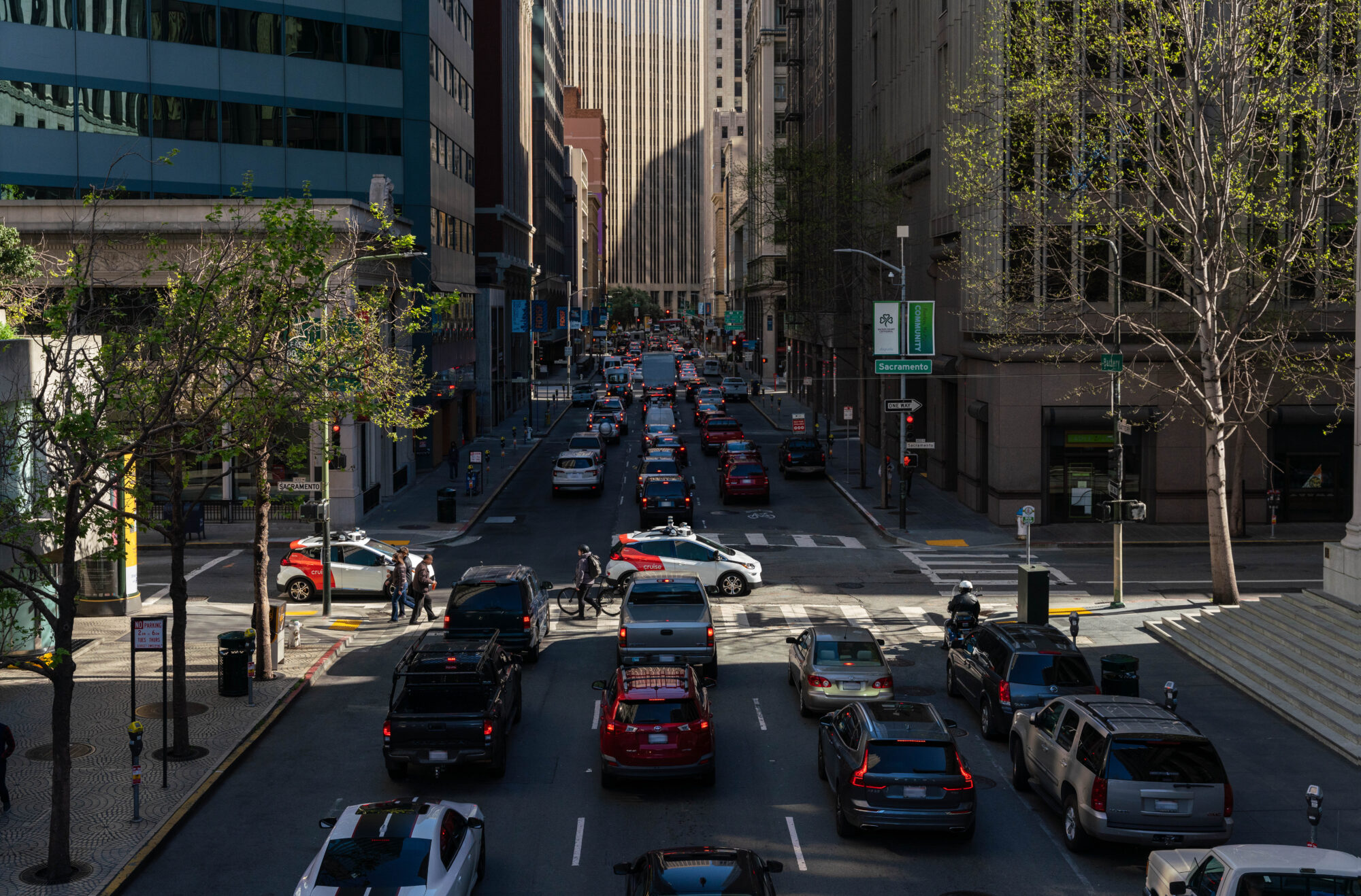 クルーズのロボタクシーは、複雑な都市環境において平均2〜4％の時間リモートアシスタンスされていた