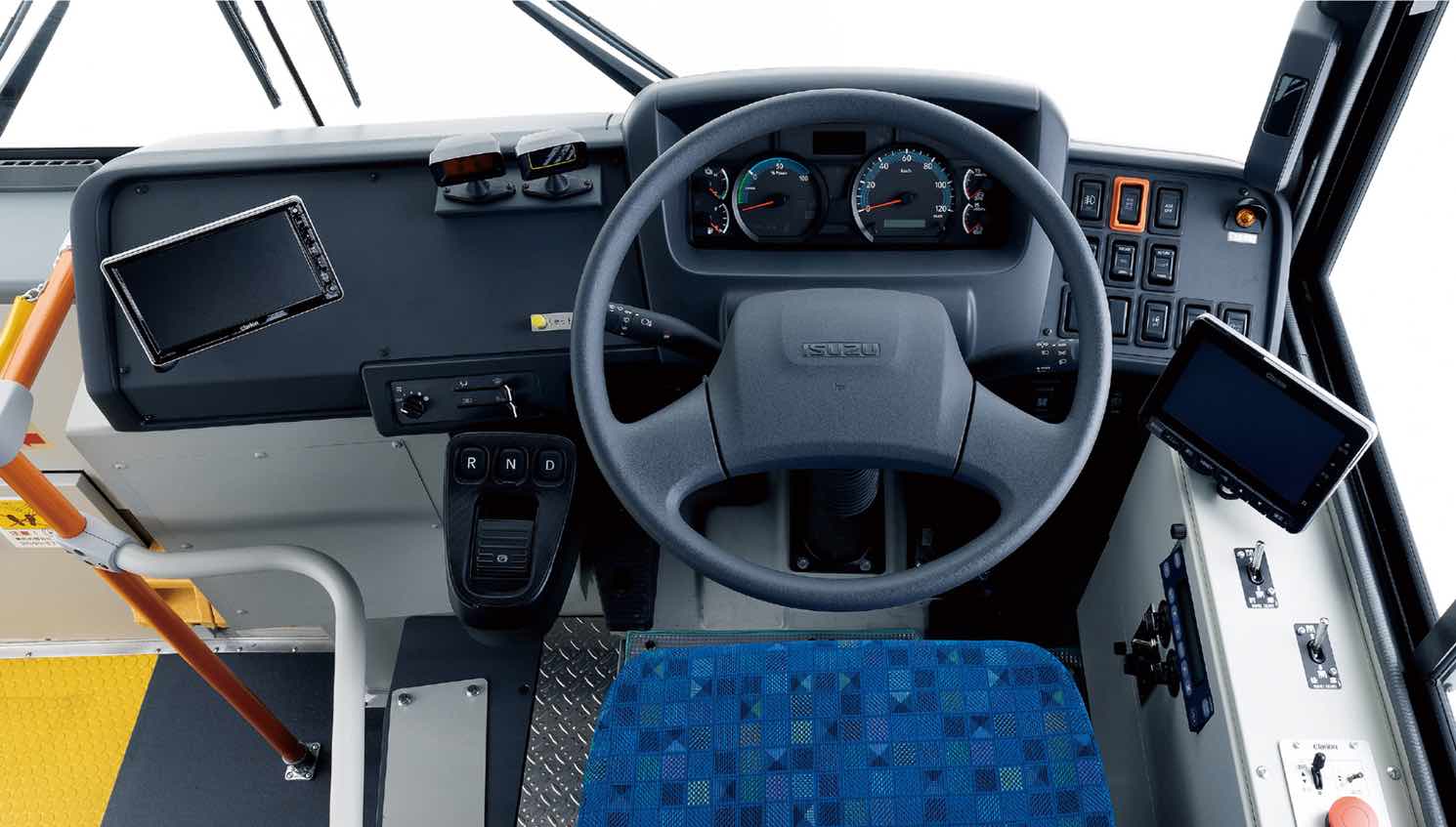 国内路線バスのドライバーが操作しなれたエルガと親和性のある、エルガEVの運転席周辺メーター機器類