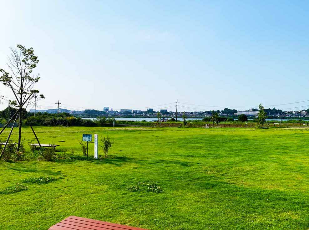 手賀沼の湖畔に位置する自然豊かな「道の駅 しょうなん」