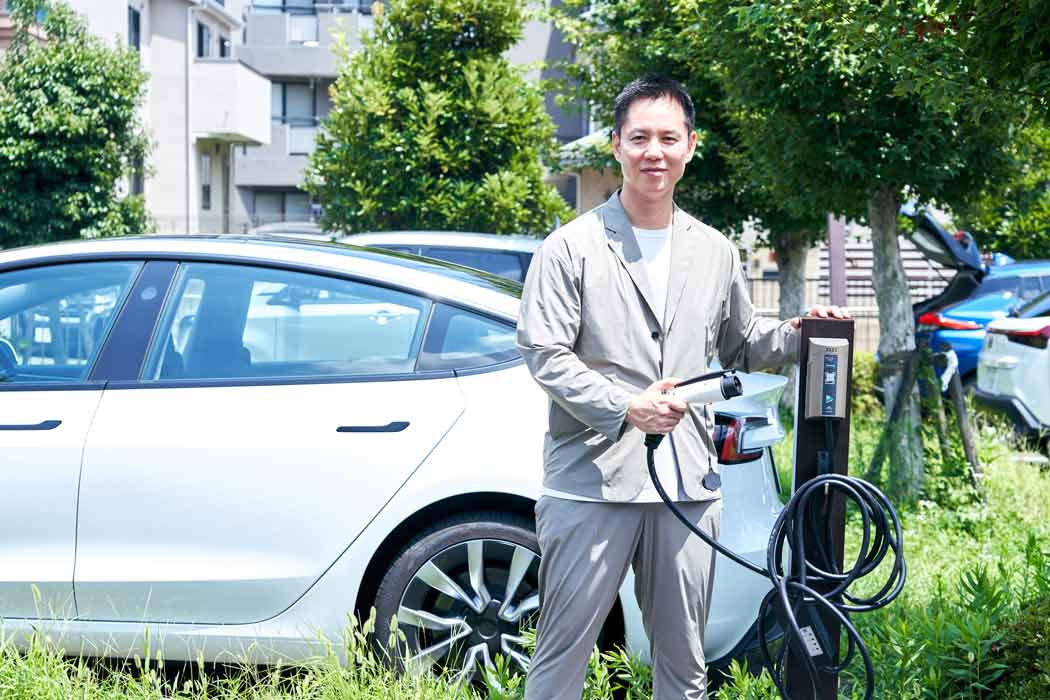 試乗会が行われた駐車場でのユビ電、白石氏