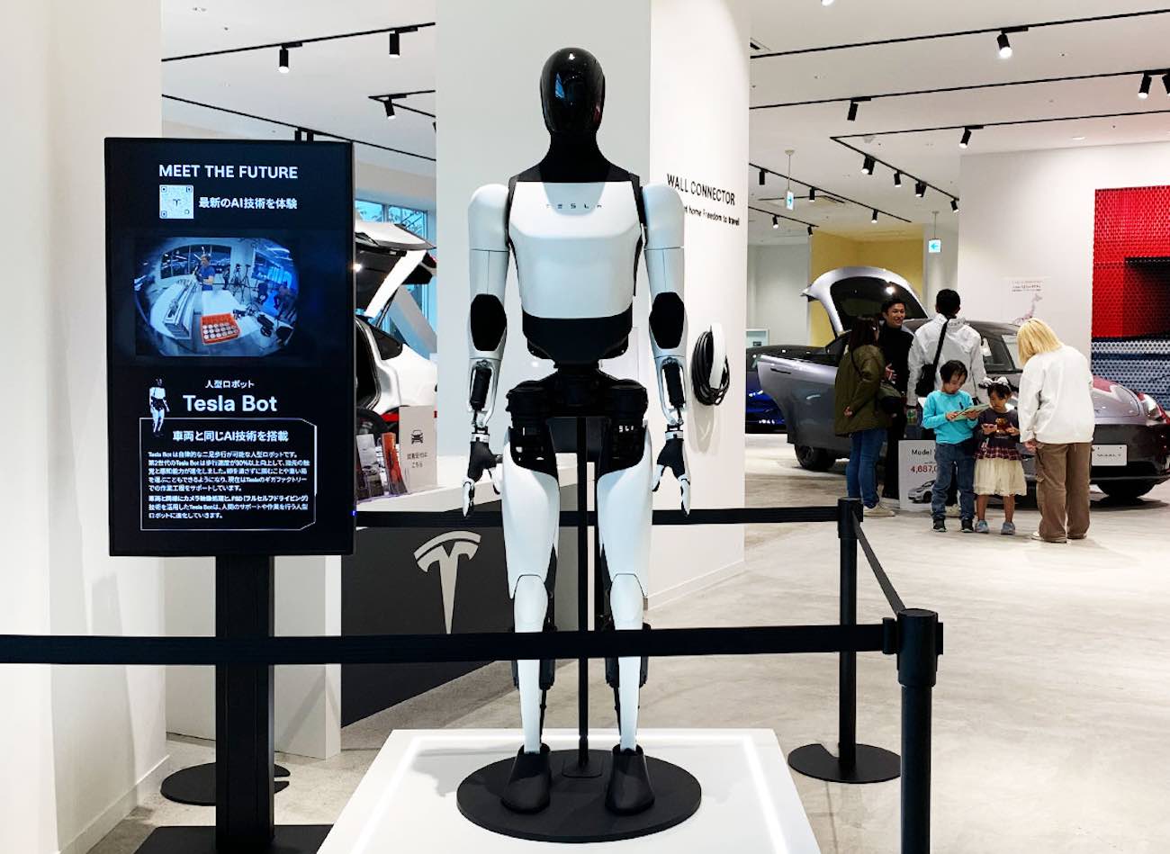 テスラの人型ロボット「Tesla Bot」が日本上陸。早速見に行ってきまし 