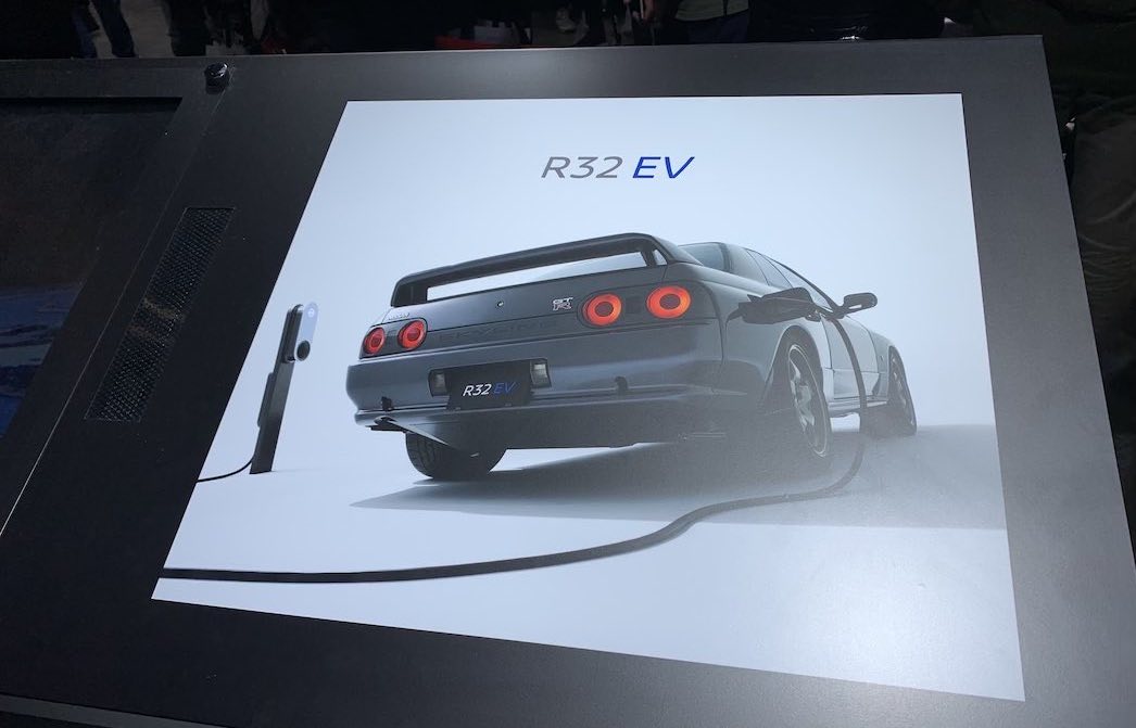 R32EVの展示ボード（東京オートサロン2025）