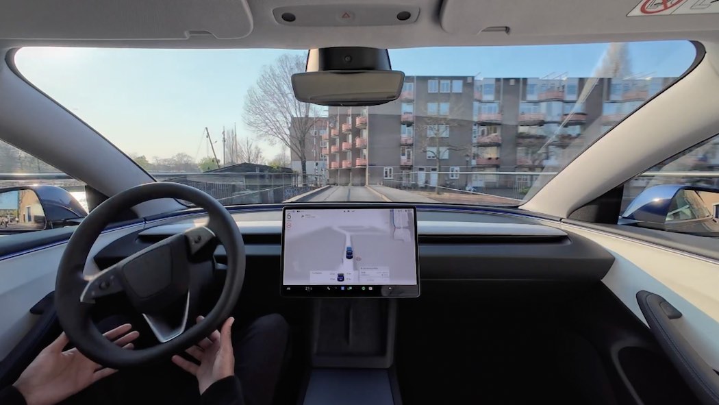 膨大な走行データを武器に、完全自動運転を目指すテスラFS（クレジット：テスラ）
