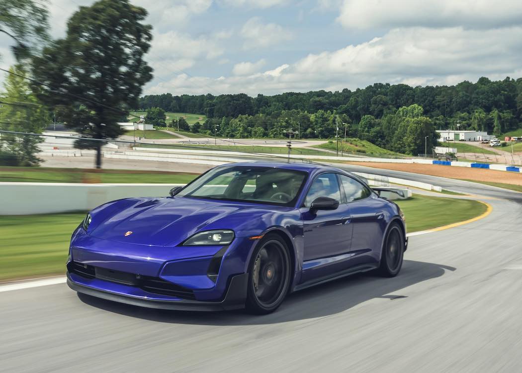 ヴァイザッハ パッケージを備えたタイカン ターボ GT、ロード アトランタ、米国、2025 年、ポルシェ AG