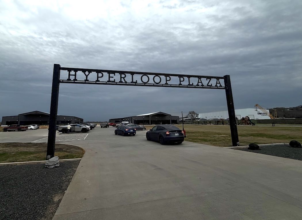 HYPERLOOP PLAZAのエントランス