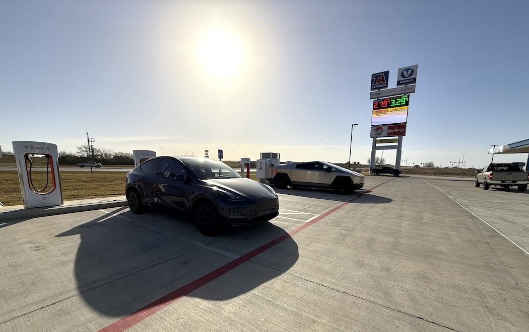 テスラを充電しながらスターベースを目指す、500kmのロングドライブ