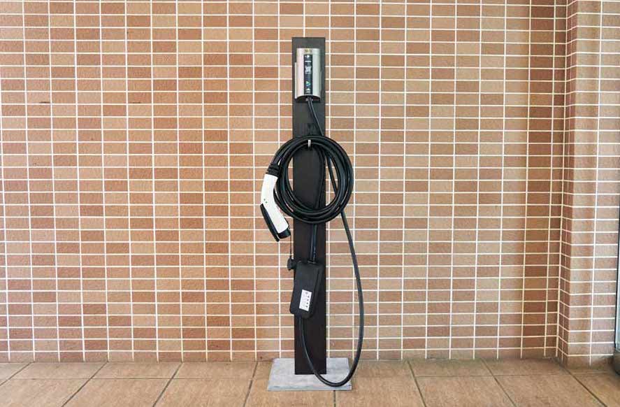 EV充電設備の設置を様々な助成で支援