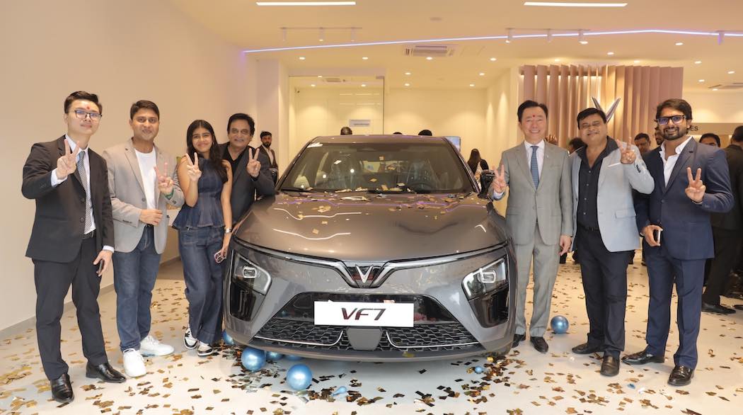 グジャラート州スーラトにオープンした、インドで初となるビンファストのショールーム