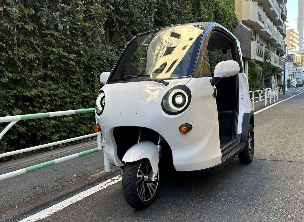 ソーラーパネルが搭載されていない「スリールオータ」のスタンダードモデルは、ホワイトのみのカラー、価格98万円（税抜）で発売されている