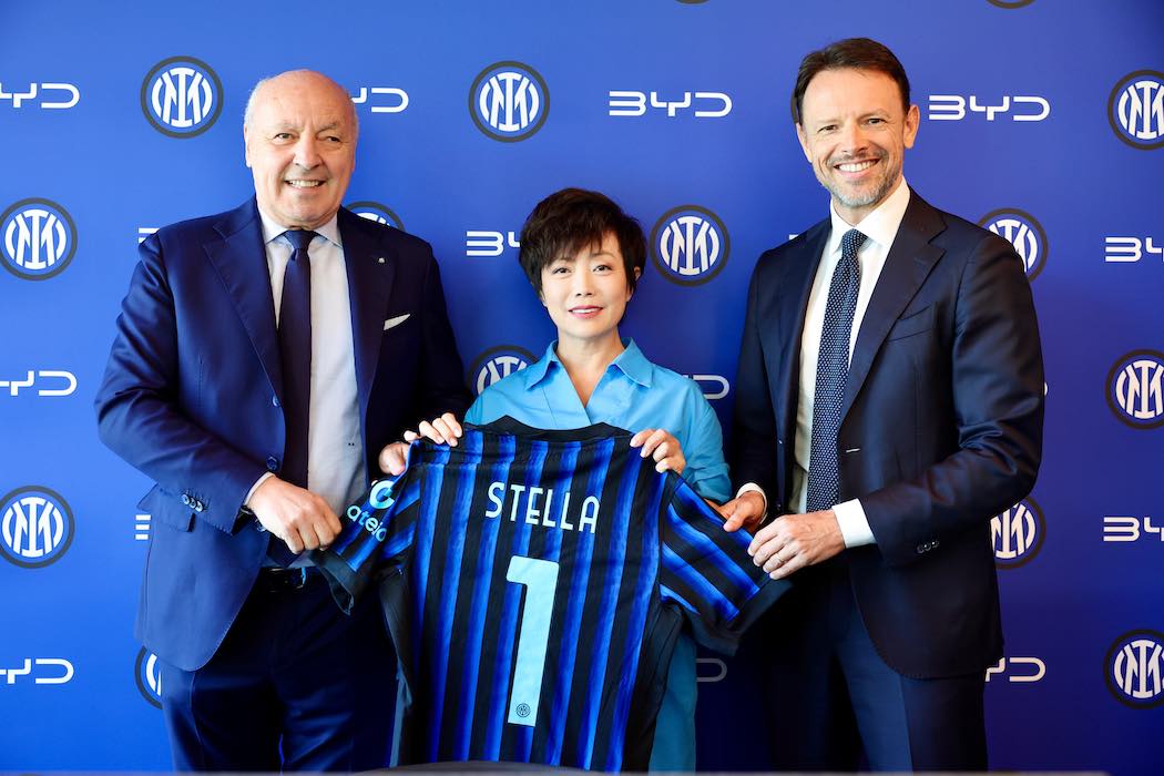 インテル・ミラノは、2025年7月21日、イタリアのコモにあるアッピアーノ・ジェンティーレでBYDとのパートナーシップを発表。（写真：Sara Cavallini - Inter/Inter via Getty Images)