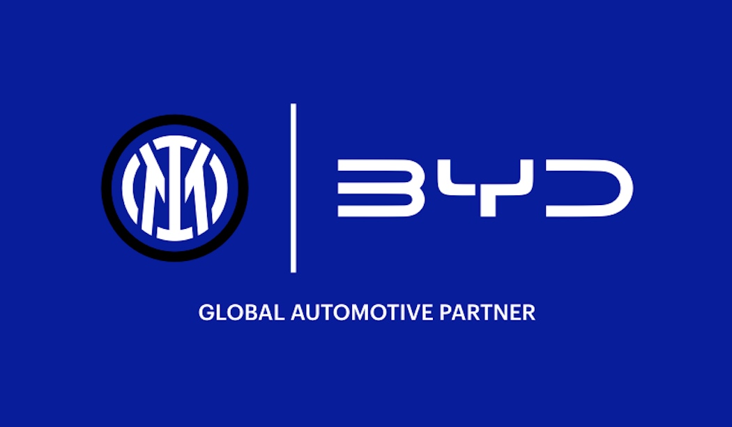 BYDは、イタリアの名門サッカークラブ、インテル・ミラノとグローバル戦略的パートナーシップを締結。両社のロゴ。