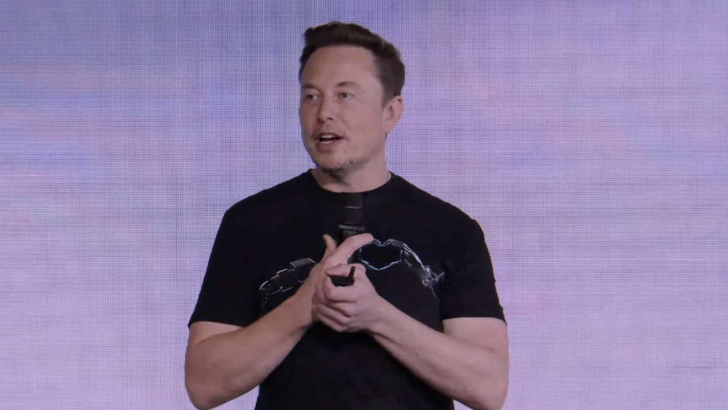 2023年5月に開催された株主総会で話すイーロン・マスク(クレジット:テスラ)