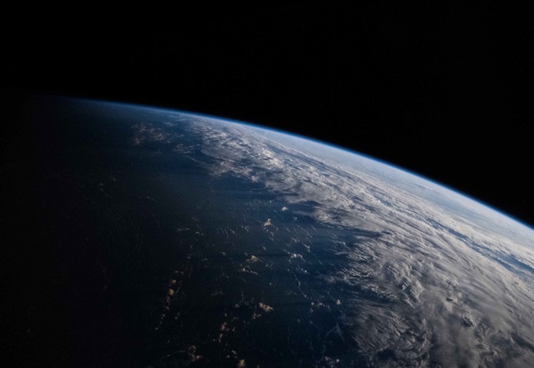 宇宙から見る地球の写真