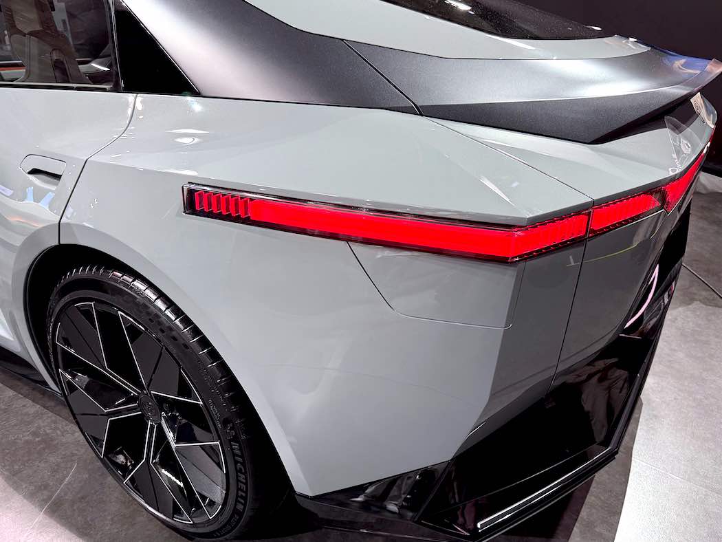 後部サイドには給油口も設置されている