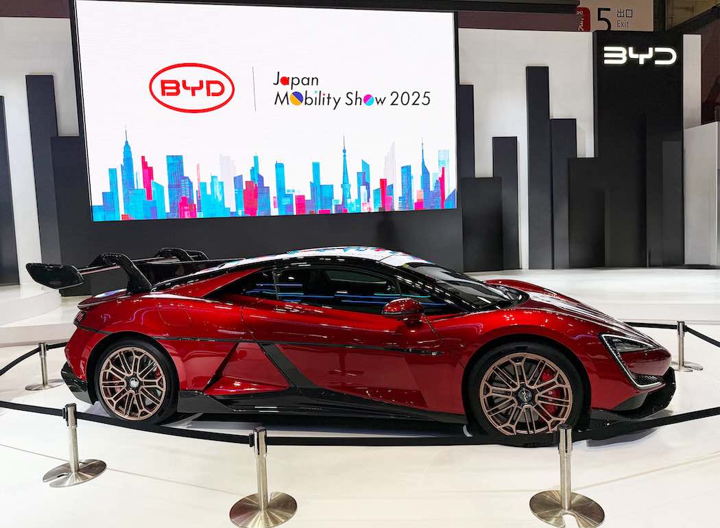 世界最速のEVスーパースポーツカーYANGWANG U9は、ダンスを披露