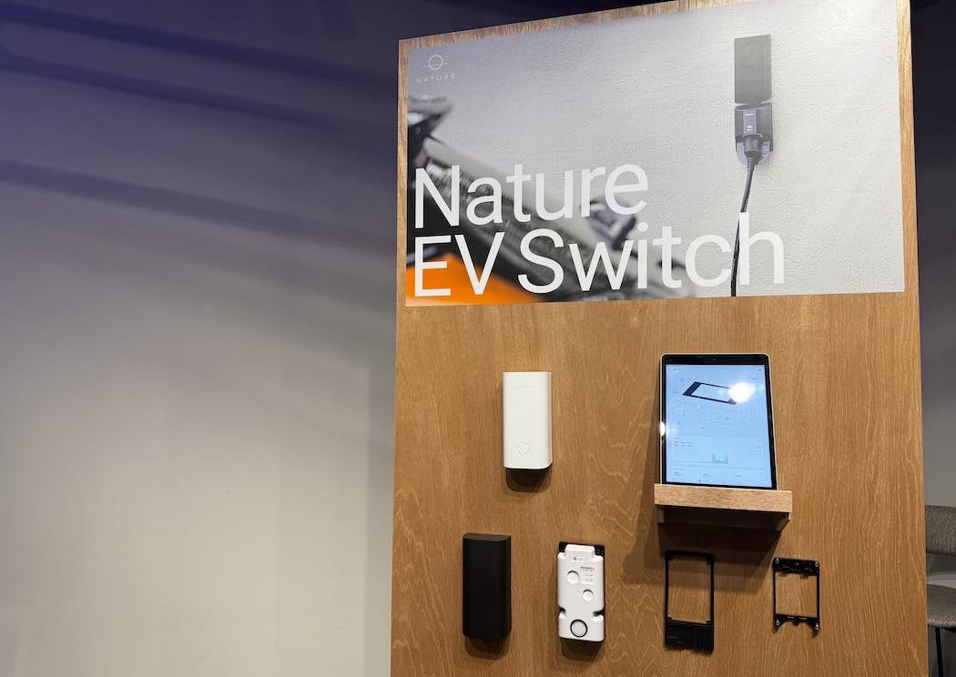 記者会見会場に展示された「Nature EV Switch」