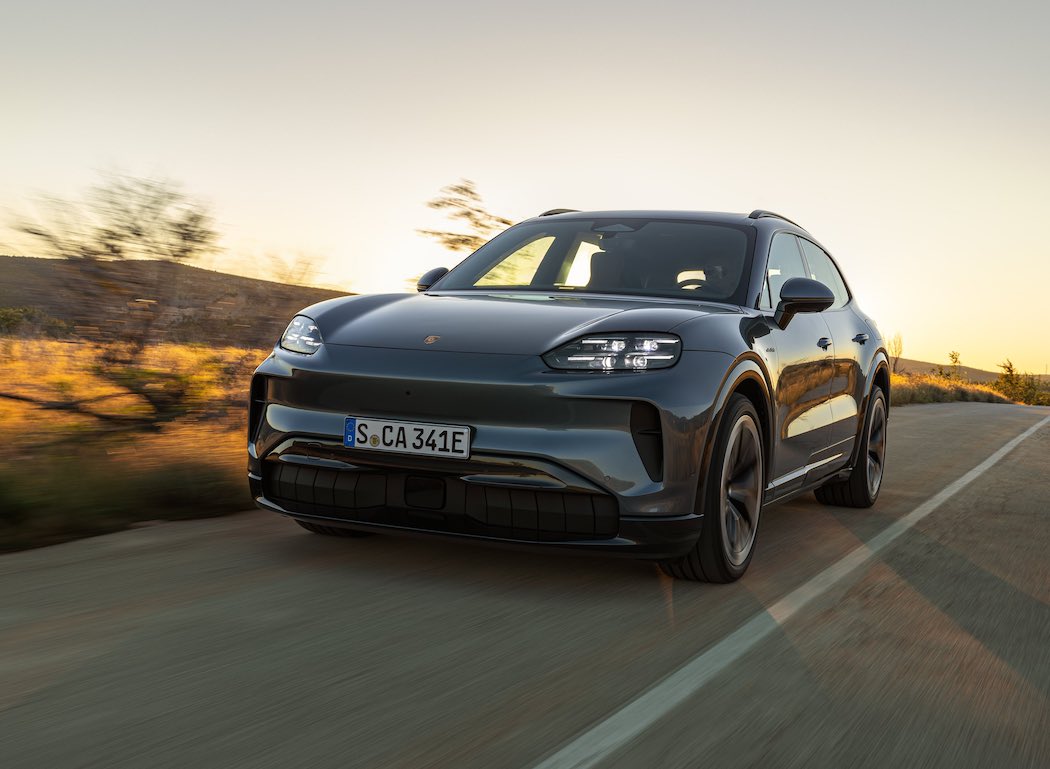 カイエンエレクトリックは、最高速度は230km/h