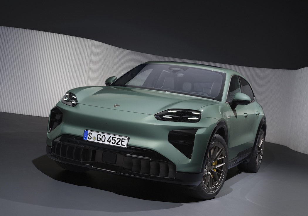 カイエンターボエレクトリックの0-100km/h加速は2.5秒