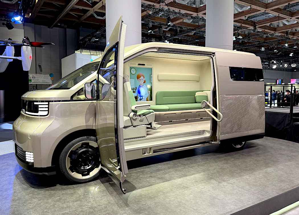 低くフラットな室内空間を有する新型ハイエースコンセプト