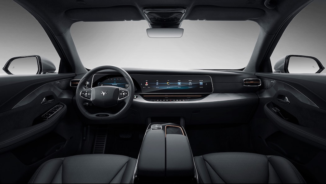 レベル3ライセンスモデルのベースとなるBAIC傘下の「アークフォックスS」の運転席(画像:アークフォックスHPより)