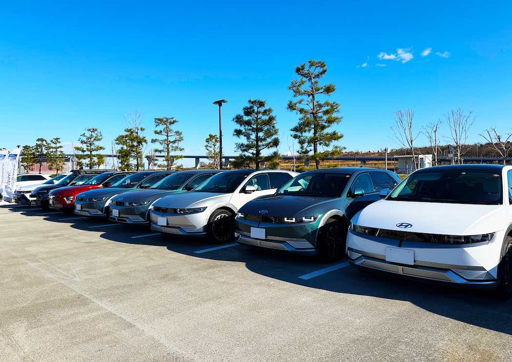 ヒョンデモータークラブジャパンによってヒョンデのEVが並ぶ