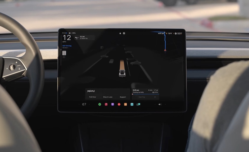 待ち時間が課題のテスラロボタクシーサービス(写真:テスラ公式HPより)