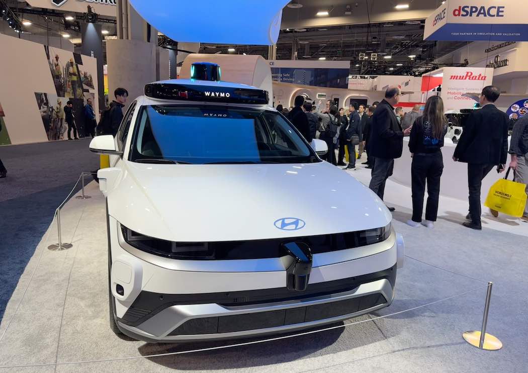 CES2026では、ヒョンデのアイオニック5バージョンのロボタクシーも展示された