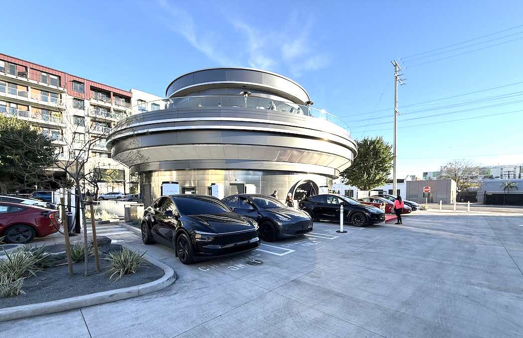 テスラダイナーに到着