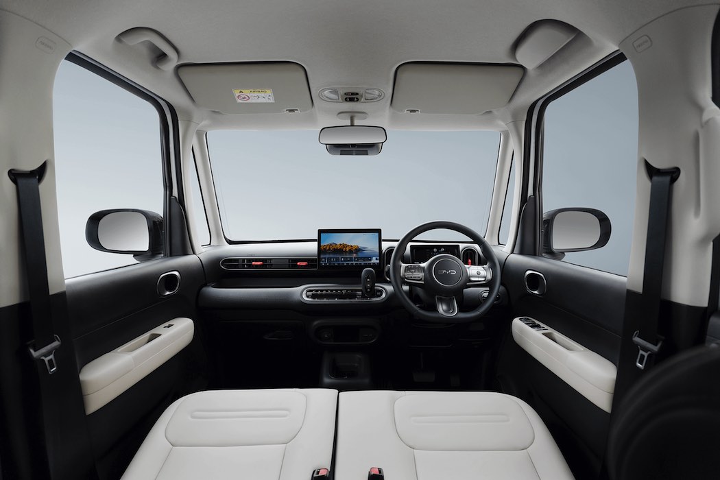 軽BEVらしい室内空間の広さが魅力