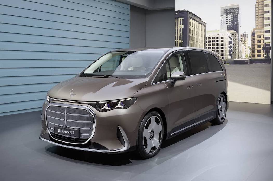 FWDで最高出力272馬力（200kW）の「VLE 300