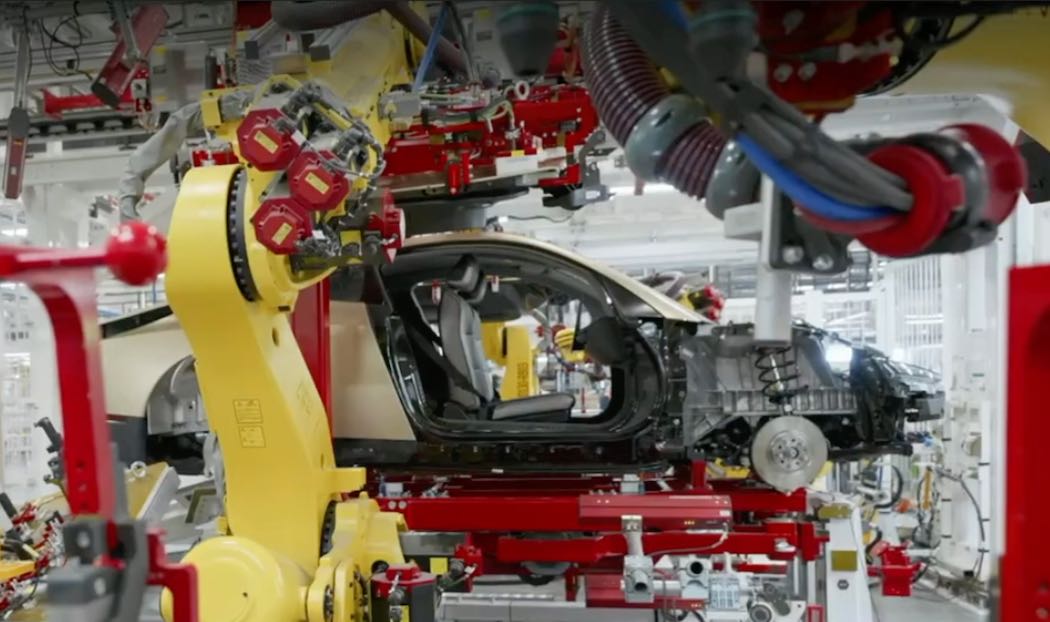 テスラはサイバーキャブについて、10秒未満のサイクルタイムによる極めて高速な量産体制を目指している（クレジット：テスラ）