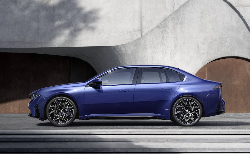 長いホイールベースと短いオーバーハングを特徴とする「2.5ボックスデザイン」