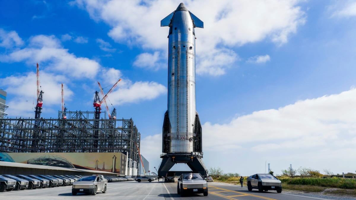 スペースXは2025年に1.31億ドル分のサイバートラックを購入したとされてい（出典：Cybertruck公式Xアカウント）