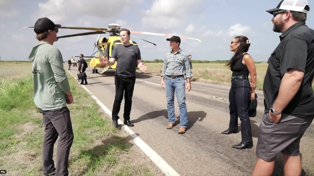 スターベース ルイジアナの建設予定地を視察するイーロン・マスク氏（写真：スペースXの公式HPより）