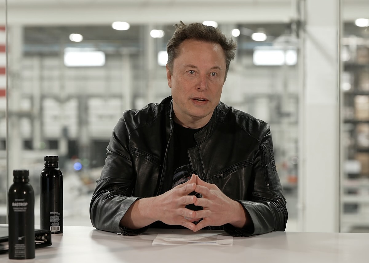 週4日メンフィスのデータセンターの現場にいるというイーロン・マスク氏（写真：スペースX）